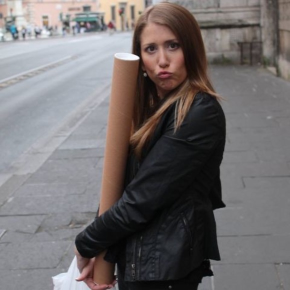 Meet your Posher, Helena - Picture 1 of 1